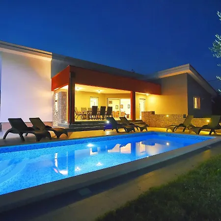 Villa Holiday Home Krnica 37.1 *