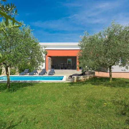 Villa Holiday Home Krnica 37.1 *